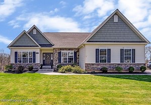 SOLD in Sand Springs Stunner! 📍234 Long Run Road, Drums Check out this beautiful 3 bedroom, 2 bath ranch built in 2019. Modern eat-in kitchen with granite & walk-in pantry. Open living space with hardwood floors & gas fireplace. Spacious master suite with large walk-in closet. Two car garage. Huge walk-out basement. Enjoy living in this desirable golf community with easy access to Interstates 80 & 81. Call Joyce E Rowlands, Lewith & Freeman Real Estate 570-501-7575 | Lewith & Freeman Real Estat