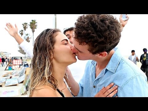 Learn A Simple Magic Trick To Get A Kiss!!! | Daniel Fernandez & Fan Magic