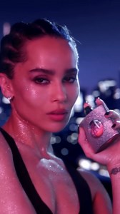 Yves Saint Laurent Black Opium Glitter Eau De Parfum🔥 https://www.maryparfum.am/am/black-opium-glitter-eau-de-parfum.html Այս գայթակղիչ, կանացի օծանելիքը ոգեշնչված է հմայիչ և համարձակ կնոջ կերպարից💕 Սուրճի հարուստ բույրը, համադրված ծաղկային վանիլի նուրբ քաղցրության հետ, ստեղծում է եզակի և զգայական նոտաներ ✨ ✅Վերին նոտաներն են՝ տանձ, վարդագույն պղպեղ և նարնջի ծաղիկ ✅Սրտի նոտաներն են՝ կոֆե, հասմիկ, դառը նուշ ✅Հիմնական նոտաներն են՝ վանիլ, պաչուլի, քաշմիր և մայրի Բույր, որը շատ երկար կմնա Ձեր հիշո