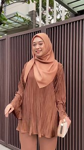 Our gorgeous MULAN BLOUSE boleh mix and match dengan pants and skirt🤗 Which one is your favorite sis? | Livou Singapore