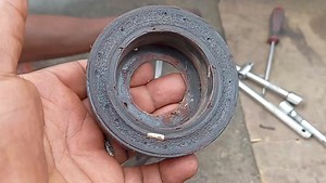 Un An de formation professionnelle pour devenir technicien de climatisation avec plusieurs véhicules de formation professionnelle, ici nous remplaçons la bobine électro aimant du compresseur. Si tu souhaites connaître davantage inscris-toi maintenant Au CFP mecatronique Duvalier automobile Les inscriptions se poursuivent tous les jours ouvrables. Contactez nous via WhatsApp au 00237 673083933 pour plus d'informations | Duvalier automobile | Facebook