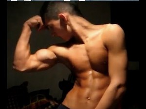 Teen 14yo bodybuilder flexing ripped muscle / read description
