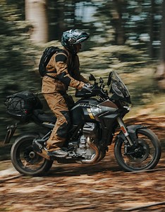 Road Trip France/Italie, Mx Test 2025 Moto Guzzi Stelvio Garmin - SW Motech FOX Racing ADV Line SHOEI Neotec 3 FIVE Gloves CARDO system ELF Lubricant AMV Merci à tous nos partenaires rendant ce genre de vidéos possibles ! Pour info la trace GPX est téléchargable dans la description de la vidéo sur YT ! #Motoguzzi #Stelvio #France #Italie #Offroad #Trailadventure #Dirtbikes #Motorsports #TET #Garmin #swmotech | MX TEST