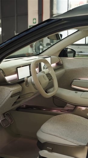 Zoom in. Slow down. The ID. CROSS Concept is defined by clarity. Strong proportions, precise details, and an interior designed as a place to relax. Pure. Positive. Confident. | Drive Ingram