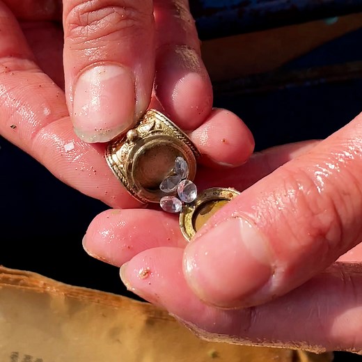 44K views · 107 reactions | Diver unexpectedly found treasures in a chest | 5-Minute Crafts Family | Facebook