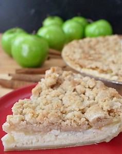3.3K views · 140 reactions | Sour cream apple pie is made with a sour cream based custard, topped with sliced apples, and a crumb topping. A delicious apple pie perfect for the holiday table!不 #applepie #thanksgiving #thanksgivingdinner | Great Grub, Delicious Treats | Facebook