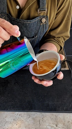 1.6K views · 32 reactions | อากาศแบบนี้ ต้องHot Latte ครับ #คาเฟ่สีคิ้ว #latteart #specialtycoffee | Calendar Café | Facebook