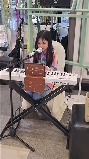 Cute Thai Girl Singing Thai Song #thailand