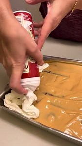 Reese’s peanut butter poke cake | Easy Stories