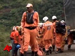 Raw Video: Mudslide Roars Down Colombia Mountain