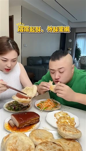 💕 Almost like a slice-of-life scene: one partner eagerly eating, the other promising, “Don’t worry, I’ve got the bill once you’re satisfied!” | Daily Couple Videos