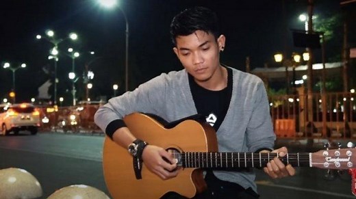 Chord Gitar dan Lirik Lagu Aku Bukan Jodohnya - Tri Suaka: Aku Titipkan Dia, Lanjutkan Perjuanganku - Tribunnews.com