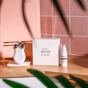 🏋️‍♀️Sculpt, tone & glow, no sweat required! ✨ The Skin O2 Skin Gym Facial Toner is your ultimate lifting tool for firmer, tighter, more youthful skin 💆‍♀️💖 And the bonus? You get a FREE Derma Fill Gel to hydrate, plump & boost results instantly 💧✨ Snatched skin starts here, powered by pro results, loved by you 💫 #SkinO2 #SkinGymToner #GlowWithSkinO2 #DermaFillFreebie #LiftWithSkinO2 #CleanBeautyAustralia | Skin O2