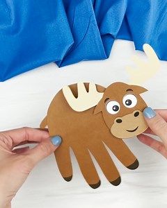 How cute is this handprint moose?! | Simple Everyday Mom