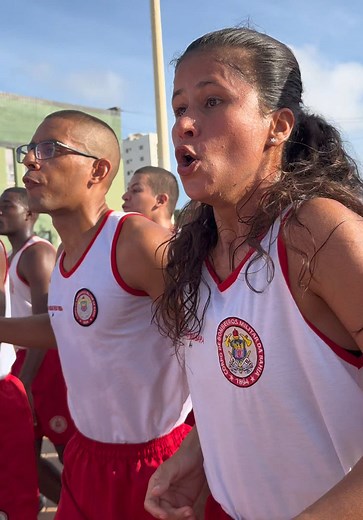 Bombeiros da Bahia: Aventura e Desafios na Praia de Salvador