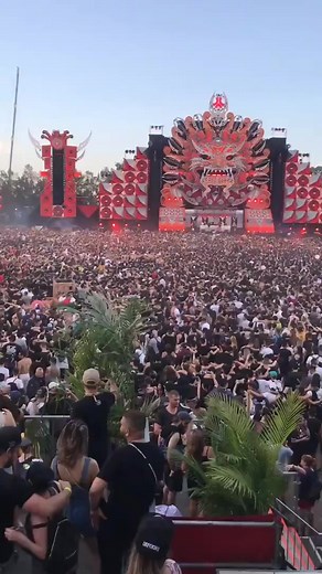 Left, Right 😎 #hardstyle #hardstylemusic #hardstylefamily #150bpm #hardmusic #harddance #harddancemusic #hdm #harddancefamily #defqon #defqon1 #qdance #hardstylehardcorelovers Follow Hardstyle Hardcore Lovers | Hardstyle Hardcore Lovers