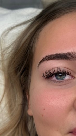 Is it you or your lash tech⁉️ Eyelash extension retention can depend on many different causes 1. Your natural lash growth cycle Some people’s lashes shed faster than others or slower than others. 2. Oil production and skin type - Oiler skin can cause adhesive to break down faster - Drier skin can mean the extensions can stay on longer. 3. Lifestyle and environment - Frequent sweating (gym, sauna, hot yoga) - Sleeping on your face - Rubbing your eyes (pollen allergy) - Wearing oil based products 