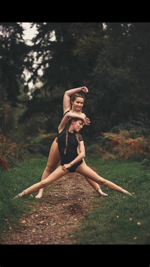 BTS with Ellie and Lacey #dancewear #dancewearmodel #danceduo #dancepartner #dancepartners #dancephotographer #dancephotoshoot