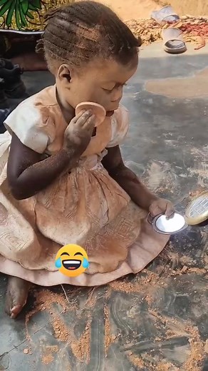 Future makeup artist shows off her makeup routine 😲 | Dresscode World