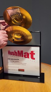 12 reactions | Vi slår några slag på cymbalerna för...