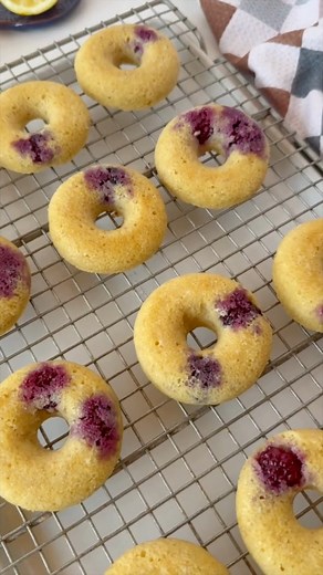 Baked Blackberry Lemon Cake Donuts 🍋Easy to make and a must when fresh blackberries are in season! Plus, there is no kneading or rise time needed – just mix, bake, and enjoy! RECIPE in comments! | Fit Mama Real Food