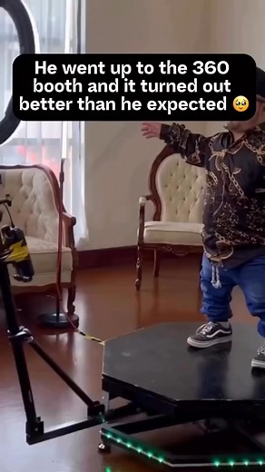 6.4K views · 79 reactions | I’m short of words 類 Via @filmmakersrepublic @that_red_r Follow @filmmakersetup for more funny videos #filmmakersetup#360 #bts #videography #videomaker #funny | Filmmakers Setup | Facebook