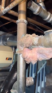 Tub waste and overflow repair using Oatey Primer and Cement 🤙 . The transition and work were smooth @orangeglove_plumber 👏 | Oatey