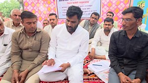 #ट्रेक्टर घोटाला फाइनेंस कम्पनियो ओर एजेंसी मालिक ने मिल कर 200 टैक्टरो के फर्जी लोन करके किसी और को बेच दिए अब किसान लगा रहे हैं थानों का चक्कर #ऐलनावाद पुलिस #टिब्बी पुलिस | Mangej choudhary cpim