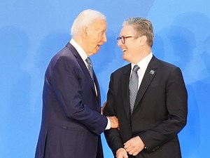 Starmer gives Biden Arsenal shirt to cement ‘very special’ relationship with US