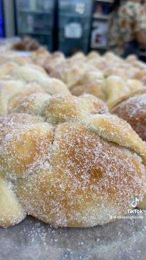 The cake studio on Reels