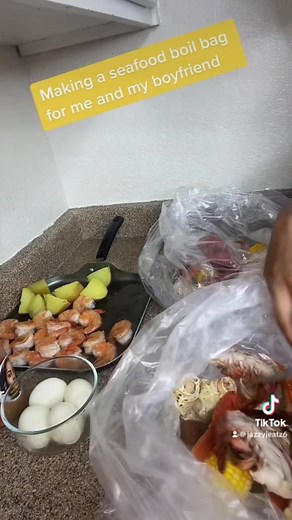 24K views · 294 reactions | Seafood boil in a bag  #recipes #seafoodlover #seafood #virals | Jazzyjeatz | Facebook