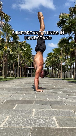 Andry Strong | Calisthenics Coach on Instagram: "5 Important thinks in HS technique❗️ ▫️hands position ▫️shoulders position ▫️trapeze position ▫️abs and glutes ▫️toes ▪️If you need online coach, and you want training with me- send DM - - - - #calisthenics #athletes #workout #fitness #workout #sport #impossible #worldrecord #streetworkout #top #15secondcover #calisthenixpro #monster #men #planchetraining #tutorial #handstand #pushup #coach #planche"