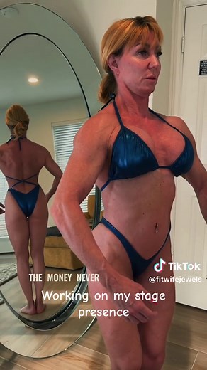 Flexing my muscles in the gym and perfecting my bodybuilding routine! 💪 Each pose targets specific muscle groups, bringing out the definition I've worked so hard for. 🏋️‍♂️ #femalebodybuilding #bodybuildingjourney #muscledefinition #fitnessgoals #workinprogress