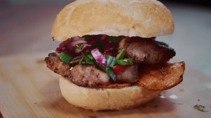 Traditionelles peruanisches Sandwich Pan con Chicharron: Stockvideos & Filmmaterial (100 % lizenzfrei) 3930490469 | Shutterstock