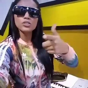 404K views · 2.1K reactions | . Indy Flow Chequea éste video donde muestra buen material cantando su nuevo tema #Rebotando Me gusta su forma de ser. Siempre siendo ella sin importarle lo que digan. Descargar mp3 ... https://goo.gl/lEnajH . . . Zuania Vélez | Reggaeton Underground Desde 1985 Al Presente | Facebook