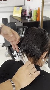 264K views · 4.9K reactions | En este video tutorial te enseño como hacer un corte de cabello para mujer corto, espero te guste y estaré atento a tus comentarios. Te deseo un feliz día  #lamejoracademiadeibague #hairtutorial #tutorial #haircut #lamejorpeluqueriadeibague #hairstyles #hairtutorials | Platino Peluquería | Facebook
