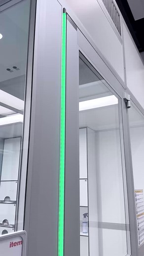 Contamination control starts at the airlock 😷 In this setup, the airlock is guided by LED signaling so teams always know when to enter, exit, or hold. Modular components from the item Building Kit System make LED strips and industrial indicator lamps easy to integrate and standardize across lines. The results are a reliable flow, fewer interruptions and better compliance. | item Industrietechnik Global