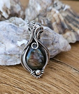 Handcrafted Labradorite Pendant in 935 Silver – Unique Piece, Wire Wrap, Shimmering Natural Stone - Etsy
