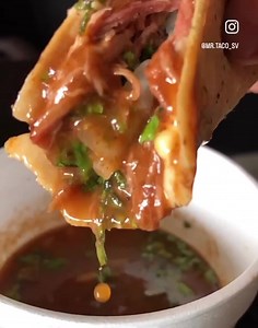 Iniciemos la semana con unos delicioso tacos de res, pollo o al pastor con una exquisita salsa de birria que solo en MR.TACO tienen para usted. También le tenemos una gran variedad de comidas con el sabor mexicano. Haga su pedido a domicilio o para llevar de 10.30am en adelante | Épocas de Oro | Facebook