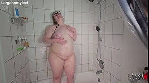 Routine du coucher BBW : strip-tease, douche et séduction en lingerie (4K paysage)