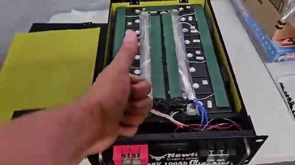 700$ server rack battery teardown- NewtiPower 100ah 48v