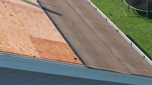 Élément de l'installation d'un nouveau toit : vidéo de stock (100 % libre de droit) 3682865467 | Shutterstock