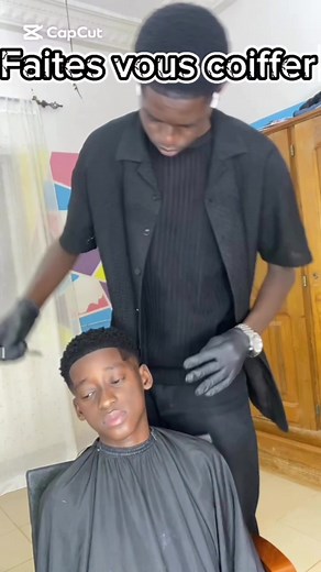 Plus besoins d’aller faire la queue et de payer cher dans les salons de Dakar. Nous offrons nos services à domicile partout à Dakar tu restes chez toi et tu fe soigner à un pris similaire ou inférieur à ce que vous payer dans les salons. #barber #coiffure #coiffeur #hairstyle #Dakar#senegal @SK 💈 @_nelson_barber_ vous validez ou pas !? 🙂