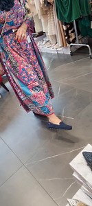 Sukienka 70% blisko za 30% i jedwan cena 150 zł rozmiar uniwersalny pasek gumowany 130 zł broszka kwiat 70 zł torebka skórzana 280 zł mokasyny skóra ekologiczna irchowa 150 zł ❤️💜🩷💚💙 Drogie Panie ❤️ aby złożyć zamówienie proszę kontaktować się na Messengerze. Gdyby jednak nie dostawały Panie dłuższy czas odpowiedzi zarówno na priv. jak i w komentarzach pod filmem - proszę zadzwonić w godz 10-18 lub wysłać sms. 667 227 013 576 773 020 32/ 231 05 72 Jeśli nie uda się Wam skontaktować -oddzwoni