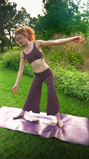 #yogapose #outdooryoga #trianglepose | yoga pose