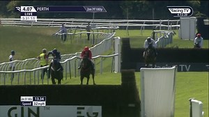 A terrific performance from Saint Arvans to land the racingtv.com/freetrial Kilmany Handicap Chase for Conor Rabbitt & Maurice Barnes 🏆 | Perth Racecourse