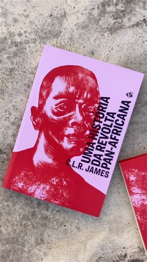 🧨Uma História da Revolta Pan-Africana, C.L.R. James, acaba de chegar! 🌍 O maior pensador marxista das Américas, C.L.R. James usa seu rigor, erudição e sensibilidade para descrever um amplo panorama do que foi o movimento negro no Caribe, Estados Unidos e África, ao longo dos séculos. ✊🏿 O livro narra a história de diversos levantes e rebeliões contra o imperialismo e o colonialismo em países da diáspora africana. Estão lá a Revolução Haitiana, a Revolta de Morant Bay, na Jamaica, a resistênci