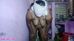 tamil-girl-having-rough-sex-with-gas-cylinder-delivery-man