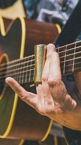 Crafted from solid brass, the Harris Slide delivers powerful, expressive tones with rich, lengthy sustain. With a flared top, it to hugs the fingerboard to ensure solid contact with your strings and allow you to move up and down the neck with greater control and comfort while minimizing damping. Rip, roar, and wail like never before with a Harris Slide from Dunlop. • #dunlopslides #harrisslide #dunlopharrisslide #guitarslide #brassslide #builtinthebay #performanceiseverywhere #performanceisevery