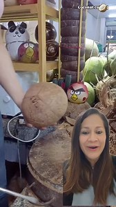 Cómo pelar un coco. muy facilito🫰🥥 🌴 #carmita❤️ #cocos #pelarcocos🌴 #ideasfaciles | Carmita Martínez